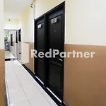 Reddoorz At Sparkling Hotel Surabaya