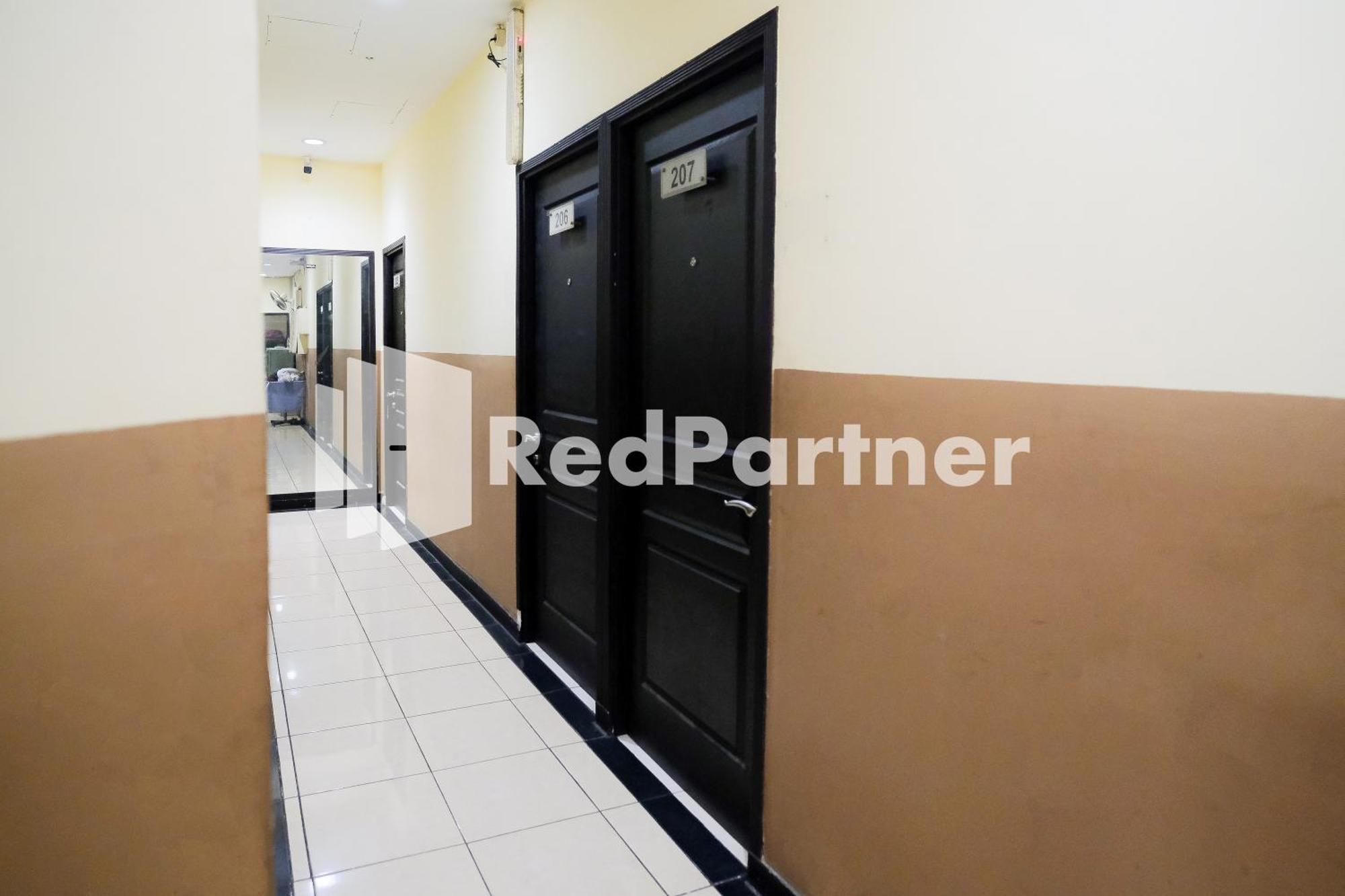 Reddoorz At Sparkling Hotel