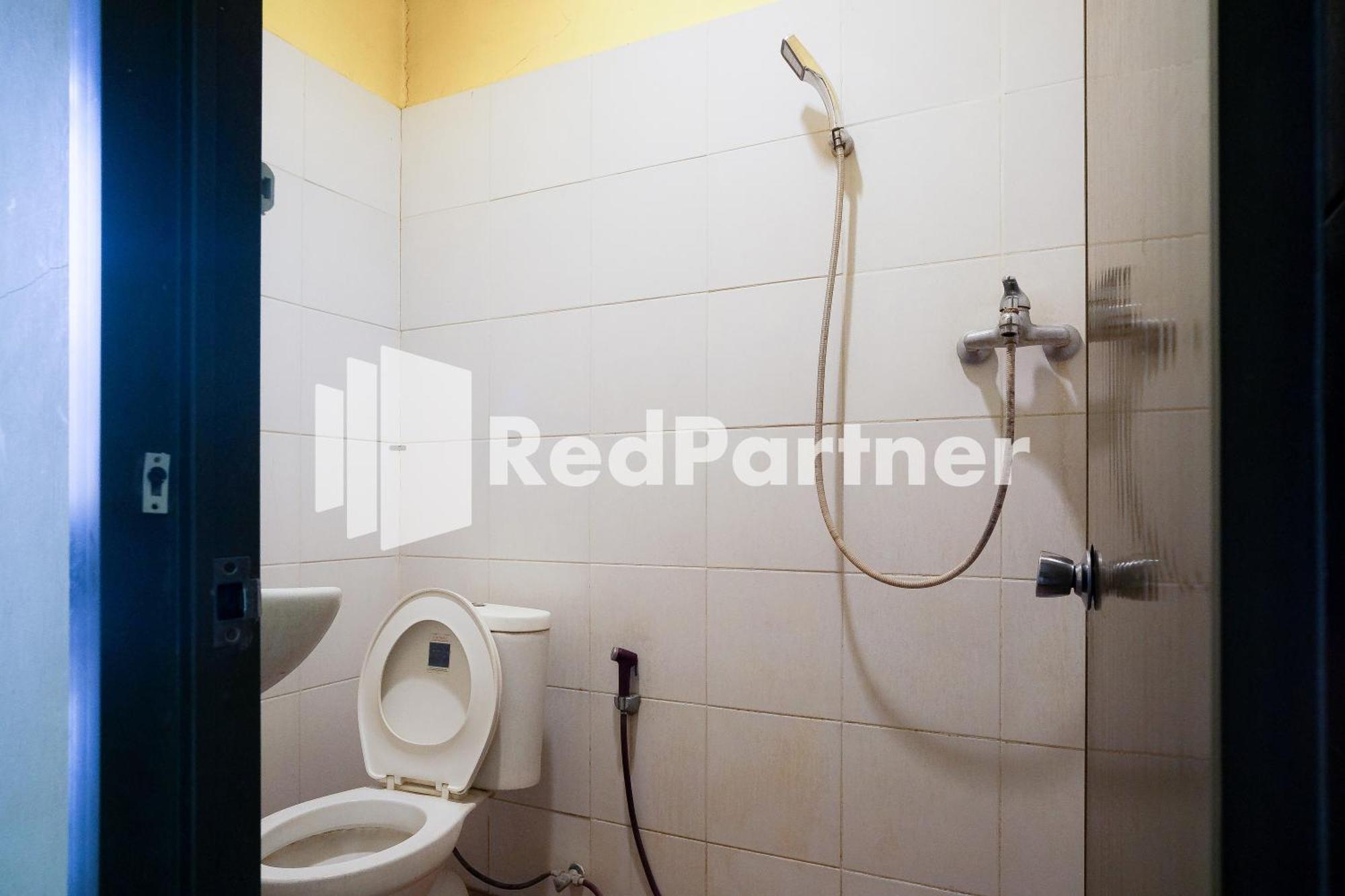 Hotel Reddoorz At Sparkling 2*